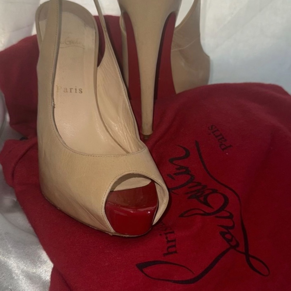 Red bottom heels sz7